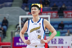 媒体人：胡金秋&布朗连迎里程碑但0-2 这是广厦这两年最难的时刻