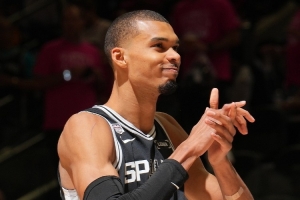 马刺高层：文班打个喷嚏全世界都能听到 我们建队不会围绕他一人