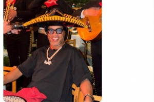 小罗社媒晒照：很高兴出席世界杯开幕式，这届赛事会很精彩
