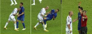 摄影师谈捕捉齐达内头顶马特拉齐瞬间：当时几乎所有人都盯着球看