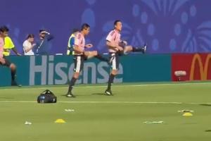即将主哨世界杯！厄瓜多尔vs库拉索开场前，马宁在球场进行热身